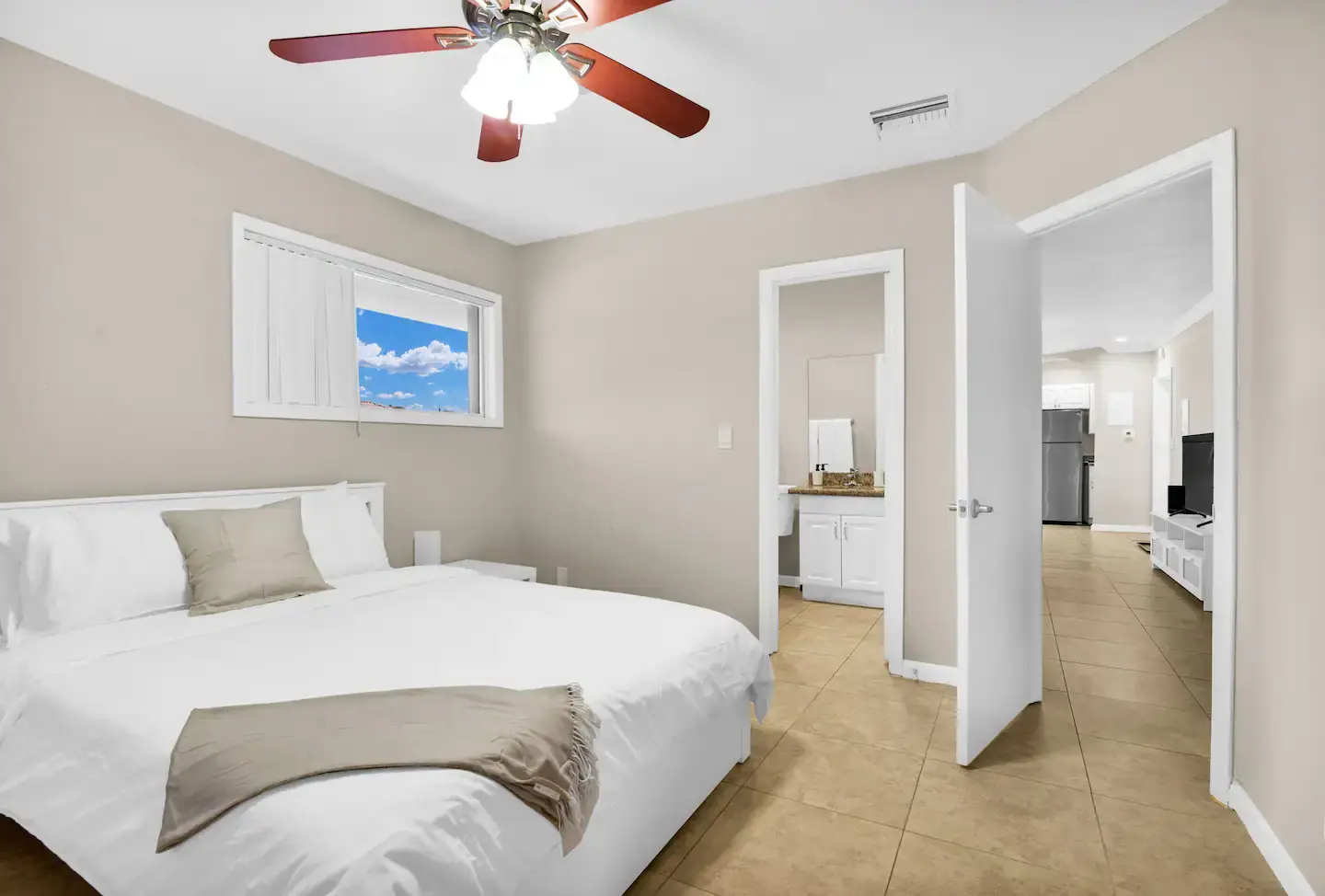 Modern Beachside Getaway With Room For Pets